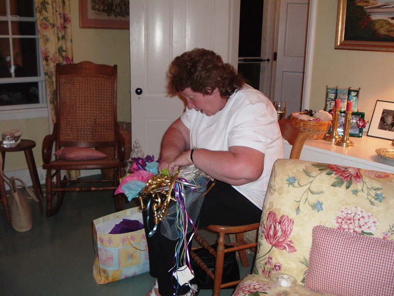 Ruthe makes bouquet shower 058